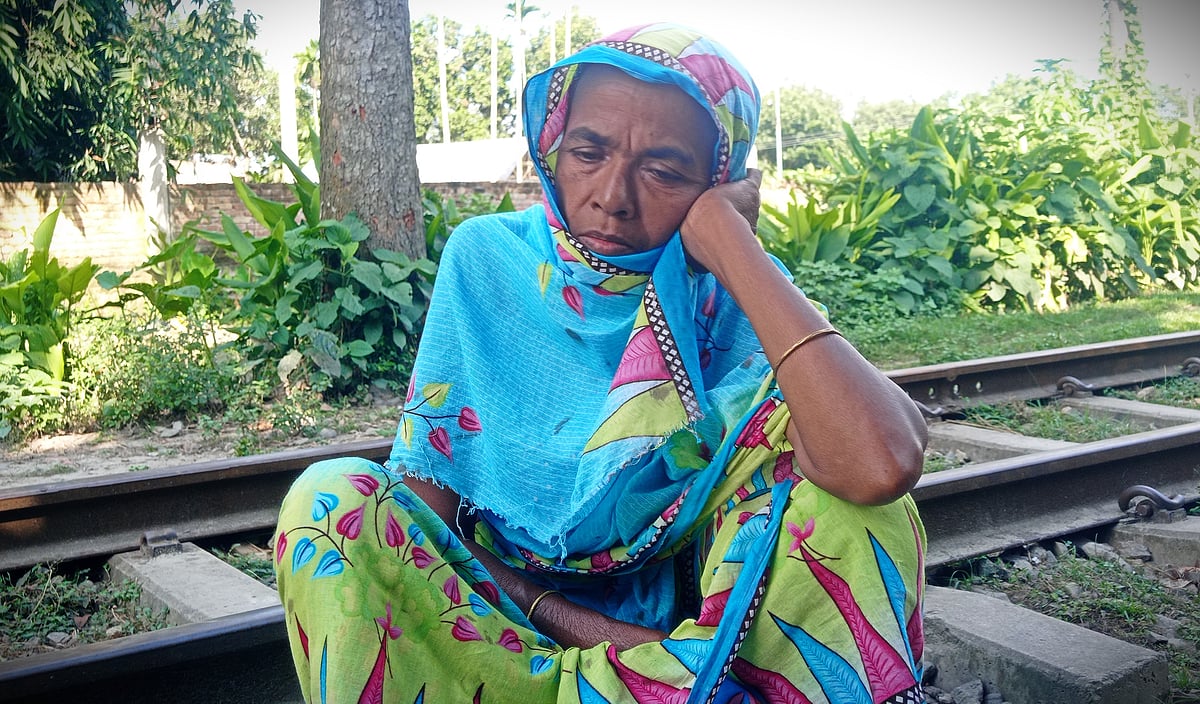 ছেলেকে হারিয়ে শোকে ভেঙে পড়েছেন মা সুফিয়া বেগম। গতকাল শুক্রবার বিকেলে জামালপুরের মেলান্দহ উপজেলার পশ্চিম শ্যামপুর এলাকায়